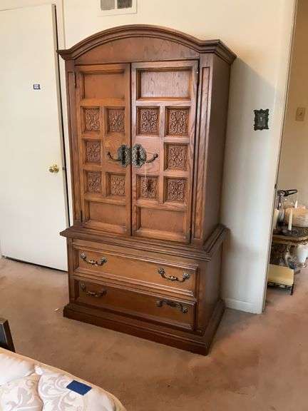 United Furniture mid-century Mediterranean gentleman's chest on chest 38x20x65