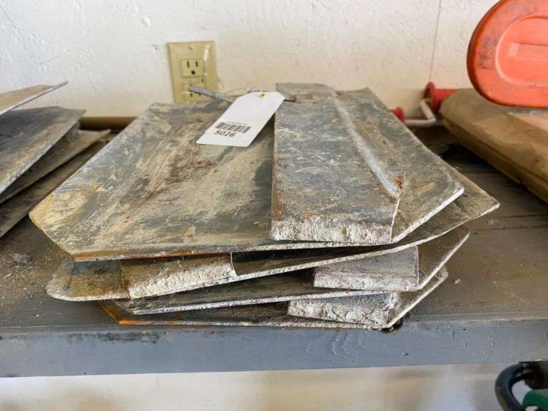 Concrete float-clip on pads for 36" power trowel