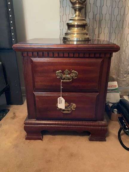 Lea Furniture Queen Anne end chest 20x16x23