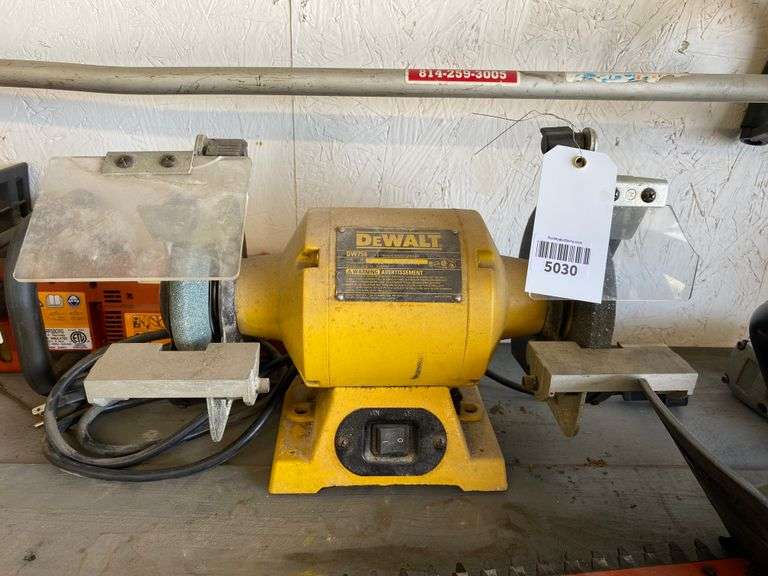 DeWalt DW756 bench grinder