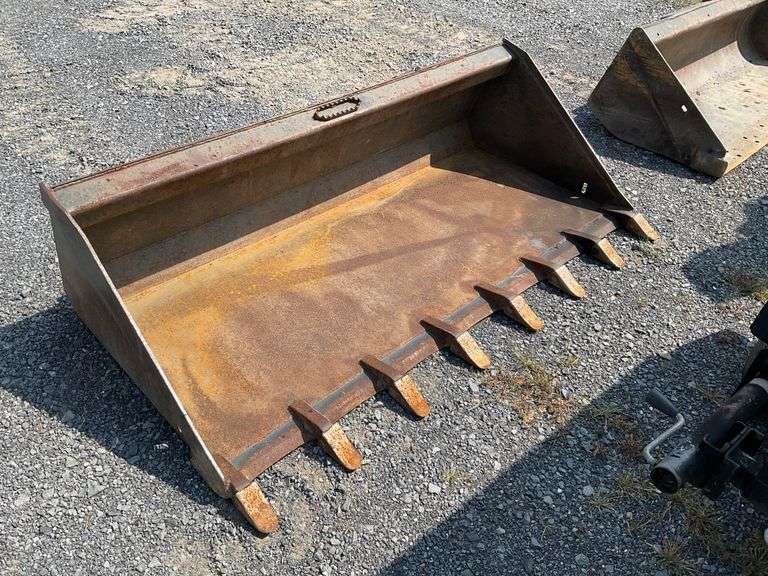 New holland 78" tooth bucket, fits Lot 4958