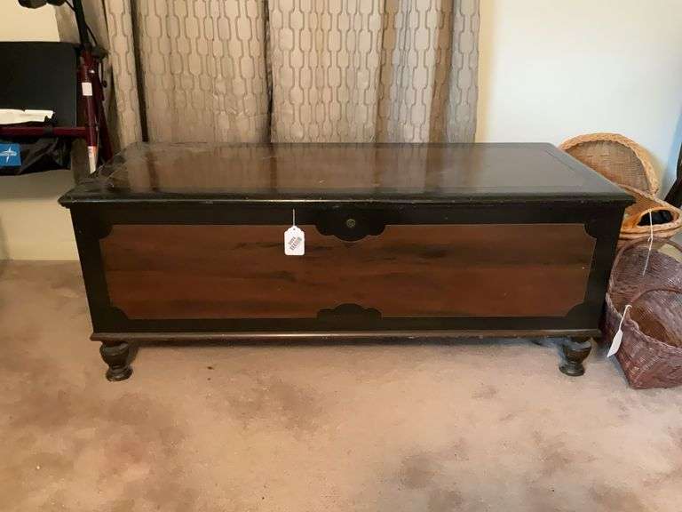 Antique 2-tone cedar chest 48x19x19