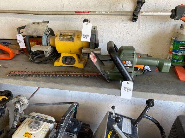 Black and Decker electric hedge trimmer