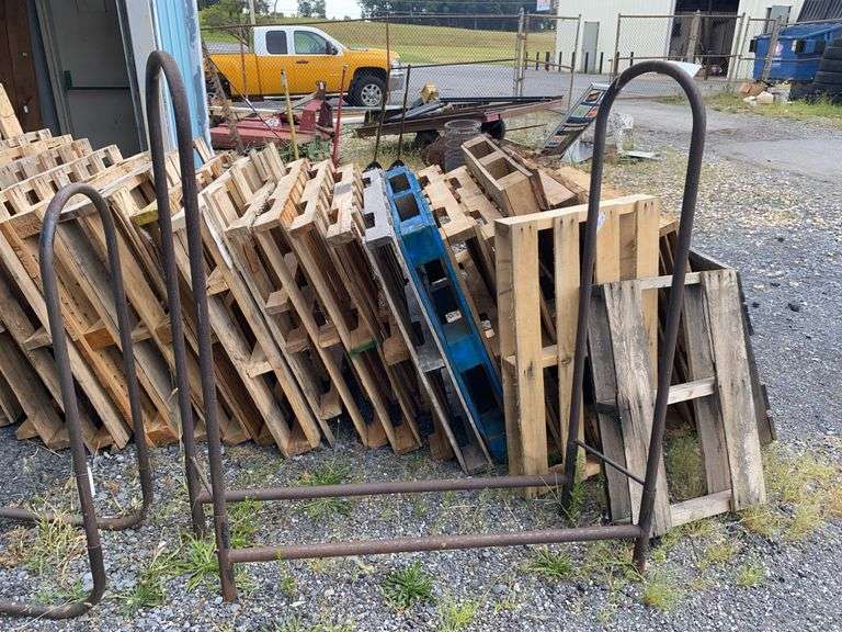 Hurley Rack Tire rack - Hurley Real Estate & Auctions