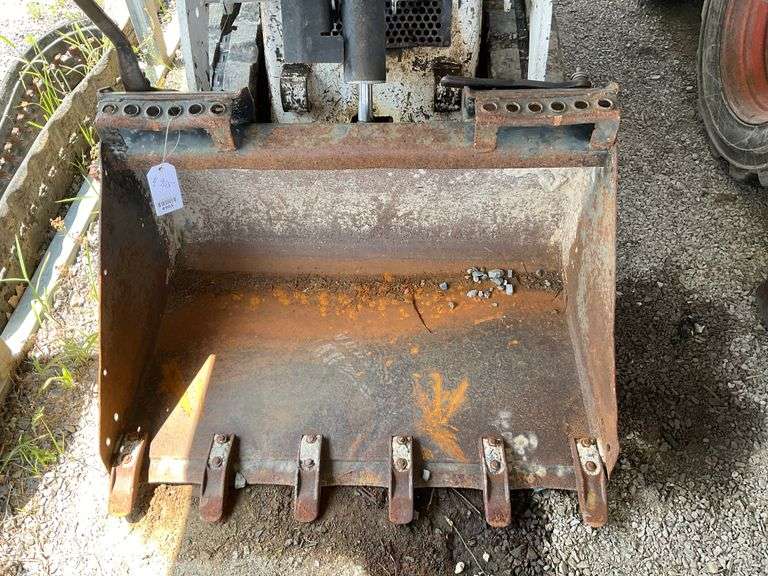 Mini skid steer 36" tooth bucket, fits Lot 4964