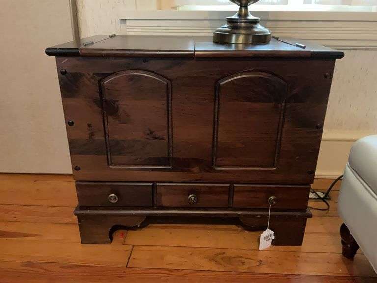 Dark pine end chest/record cabinet - no contents 27x17x23