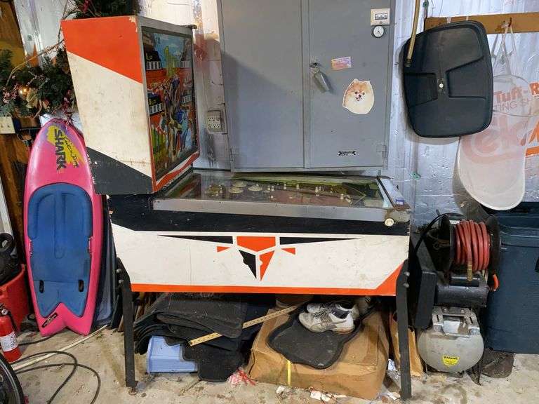 Vintage Bally DOGIES pinball machine
