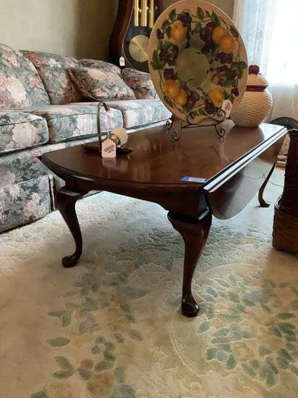 Queen Anne drop leaf coffee table - no contents 51x21x16