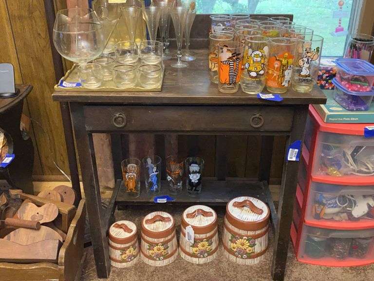 Arts & Crafts serving table w/ rear plate rack gallery - no contents 30x20x35