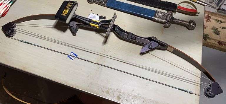 Bear archery compound bow w/ Kolpin quiver