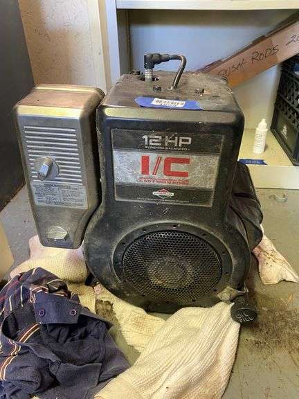 Briggs & Stratton lawn mower engine