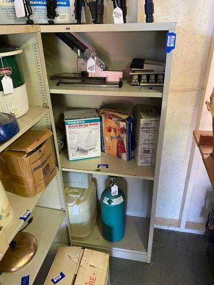 Metal shelf unit - no contents