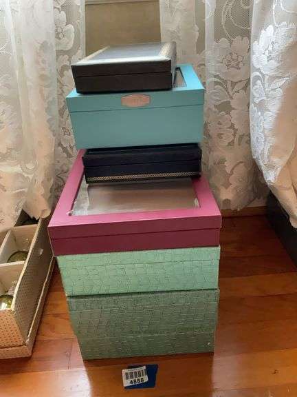Lot of jewelry boxes