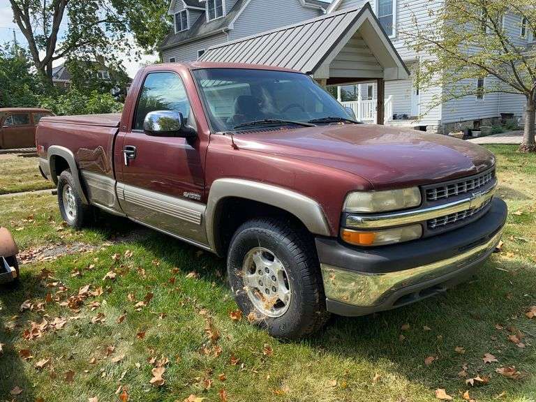 2000 Chevrolet Silverado pickup truck