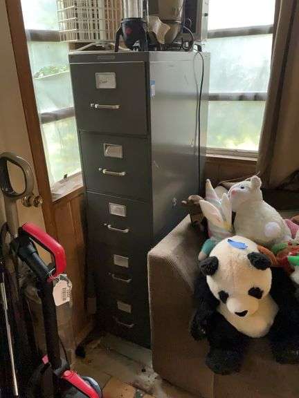 5-drawer metal filing cabinet - no contents 14.75x57.75x28