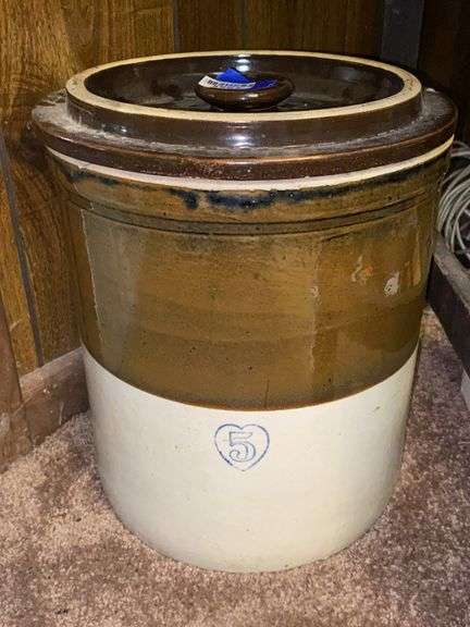 5-gallon 2-tone stoneware crock w/ lid, blue heart stamp