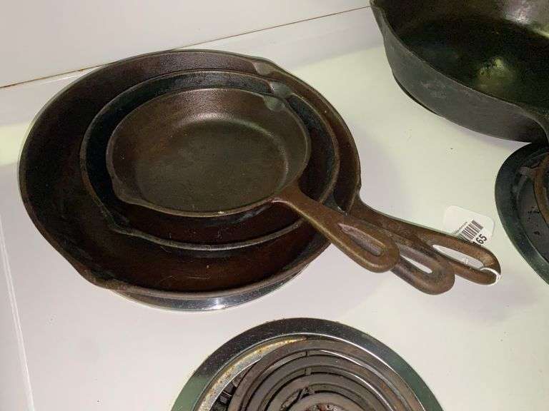 Three Classic/ Korea cast iron skillets