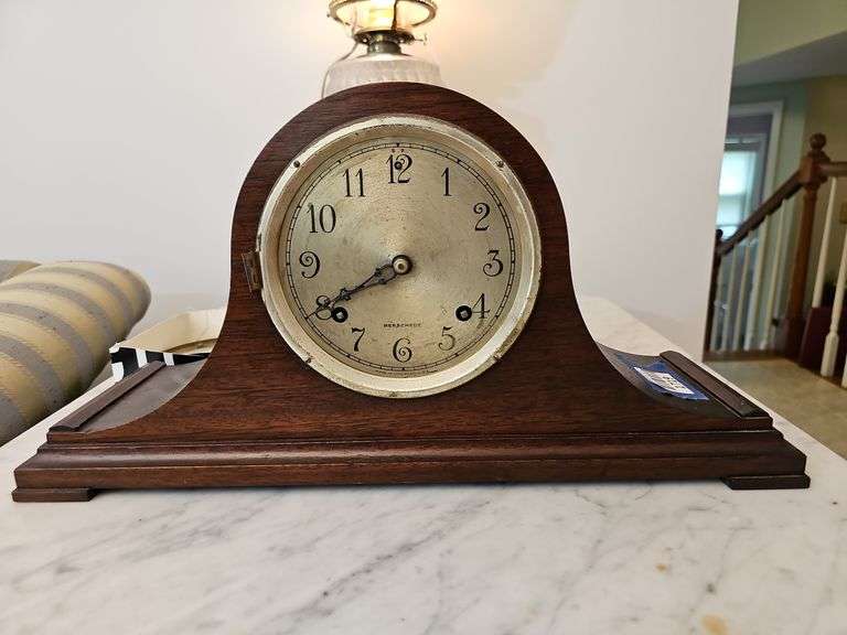 Herschede mantle clock w/ key, broken hinge