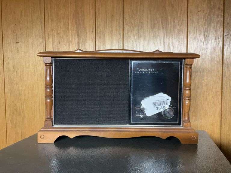 Vintage Admiral AM/FM table radio - Hurley Real Estate & Auctions