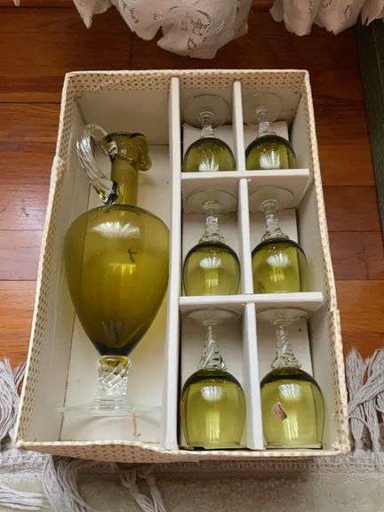 Avocado blown glass liquor set in original box, Made in Italy