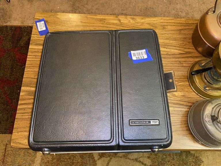 Vintage Executair 737 travel bar set case