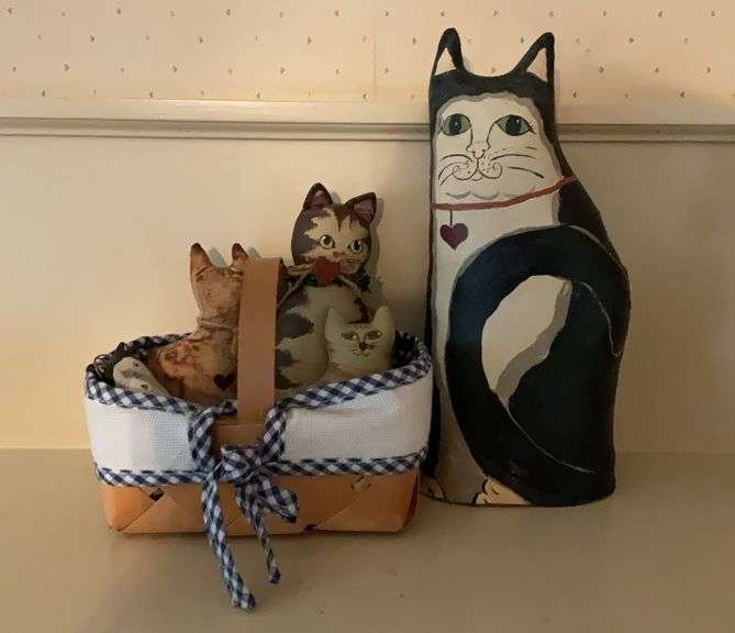 Canvas cat and kittens in basket