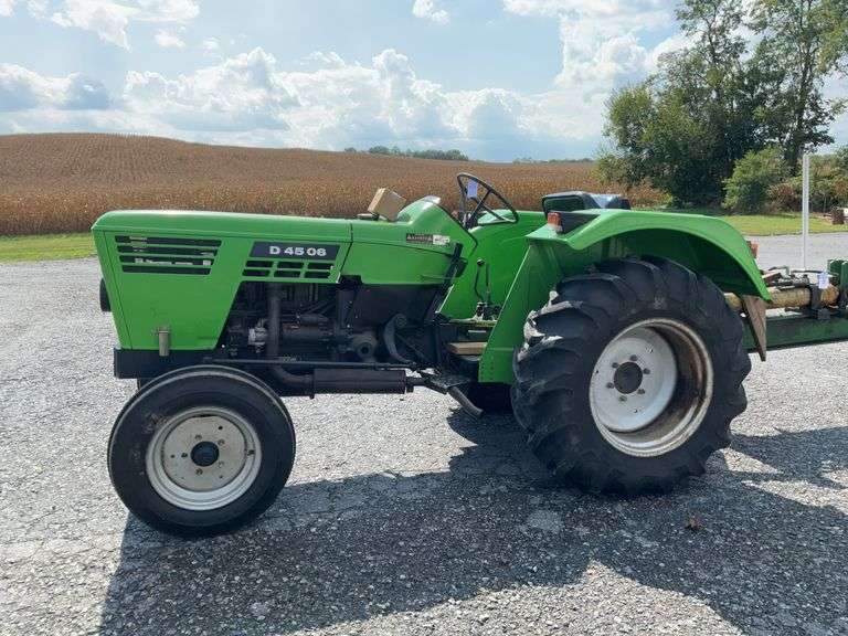 DEUTZ D4506 Tractor with 1085 hours, 3 pt hitch, Runs (needs new battery)