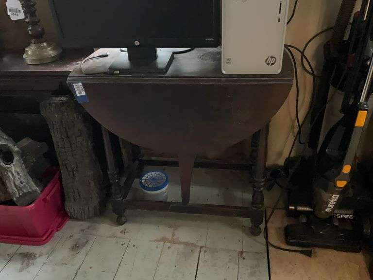 Butterfly drop leaf table w/ splayed turned legs, box stretchers - no contents