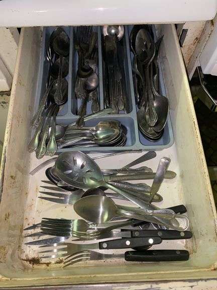 Contents of drawer: flatware