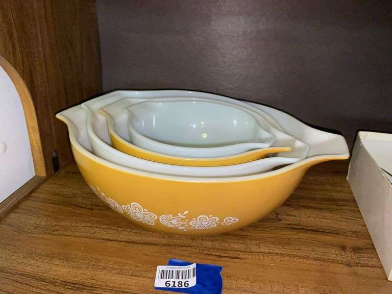 Vintage Pyrex Gold Butterfly nest of four Cinderella shape mixing bowls