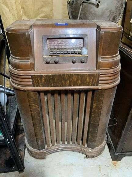 Philco wooden case floor model radio 27x13x40