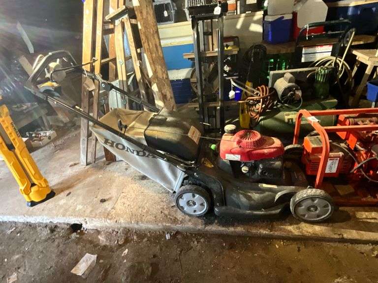 Honda HRX 217 Select Drive lawn mower model: HRX217K5VYAA