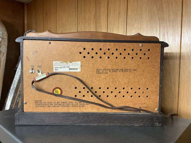 Vintage Admiral AM/FM table radio - Hurley Real Estate & Auctions