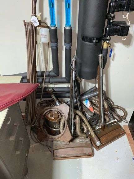 Rainbow vacuum w/ attachments