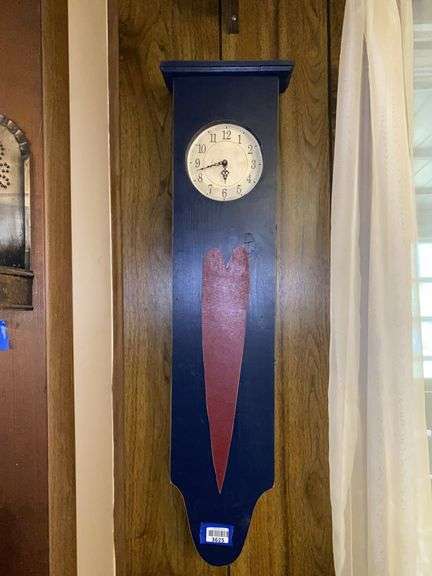 Country wall clock w/ elongated heart motif