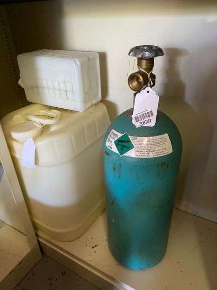 Welding tank and plastic containers