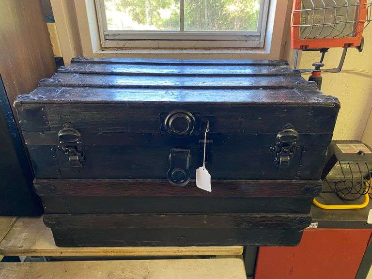 Antique flat top trunk