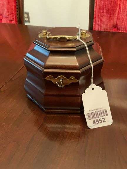 Williamsburg reproduction tea caddy