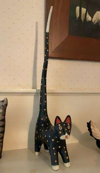 Spotted folk art cat figure w/ long tail ring holder