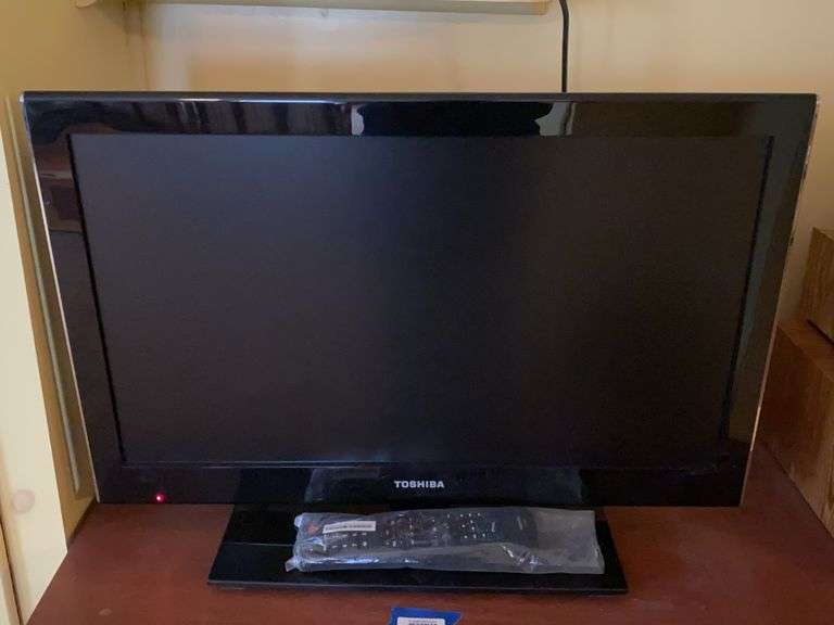 24 in TOSHIBA TV LCD/DVD COMBINATION 24SLV411U, Panasonic VHS Recorder ...