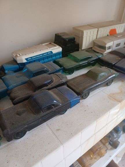 (AUCTION ID# 705) 10/21 WESTERVILLE - TOOLS - COLLECTIBLES - FURNITURE - AUTOMOBILIA - KITCHENWARE - PIANO - GLASSWARE - AVON - BRASS ELEPHANT - SEWING - SHELVING - HOME DECOR - CHRISTMAS - AND MORE FOR SALE