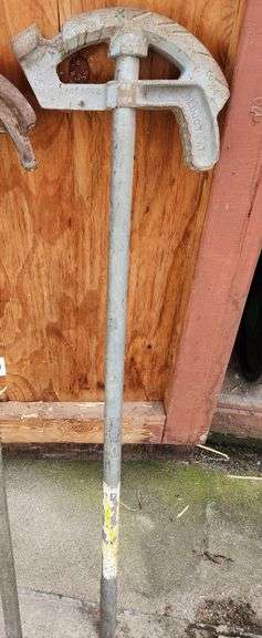 Pipe bender