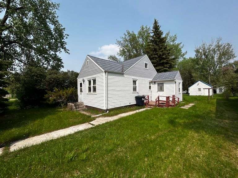 Real Estate - 2 Bed, 1 Bath Home with Garage