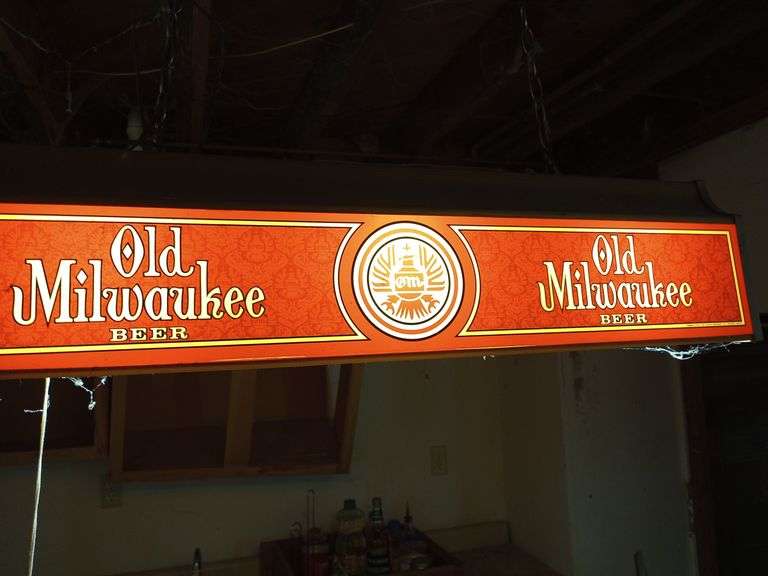 Old Milwaukee beer pool table light - Integrity Auctioneers