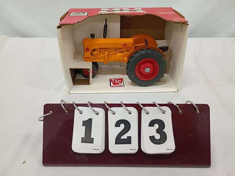 1/16 Scale  2008  Spec Cast  Minneapolis Moline "U" pulling tractor Louisville Farm Show - Special Edition