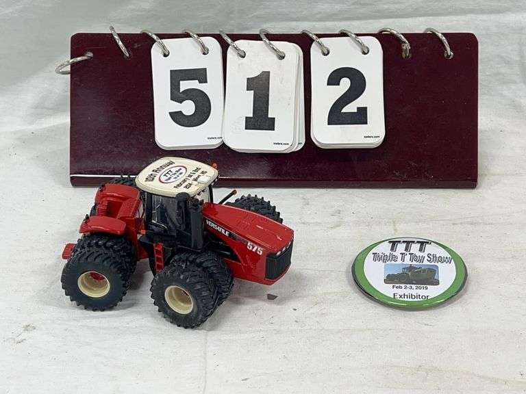 1/64 Scale 2014 ERTL Versatile 575 Triple T Toy Show Tractor ...