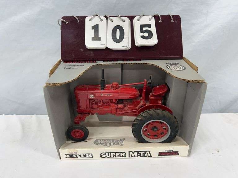 1/16 Scale  1992  Ertl  McCormick Farmall super M-TA wide front special edition