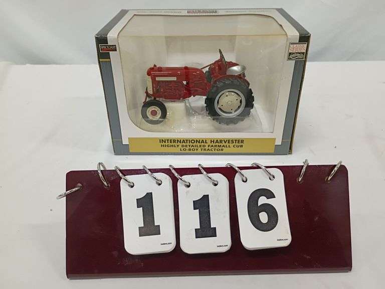 1/16 Scale  Spec Cast  International Harvester Farmall Cub lo-boy tractor