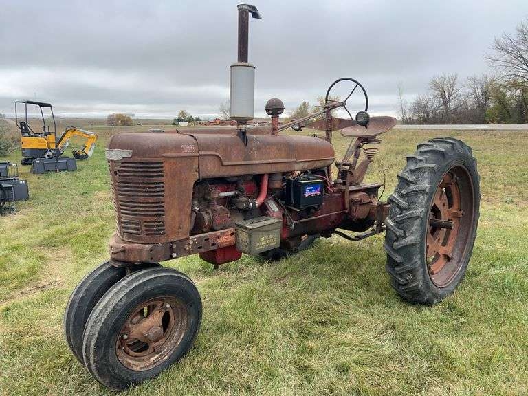 IH Farmall Super H Tractor