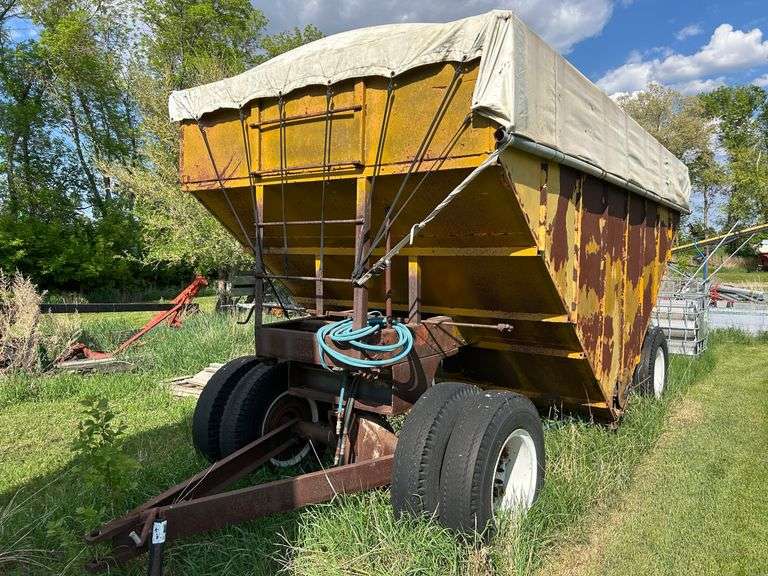 750 Bushel Hopper Pup Trailer
